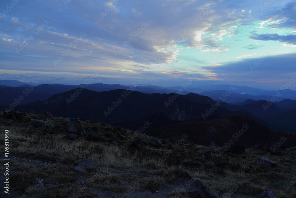 Fototapeta premium 早朝の日光白根山