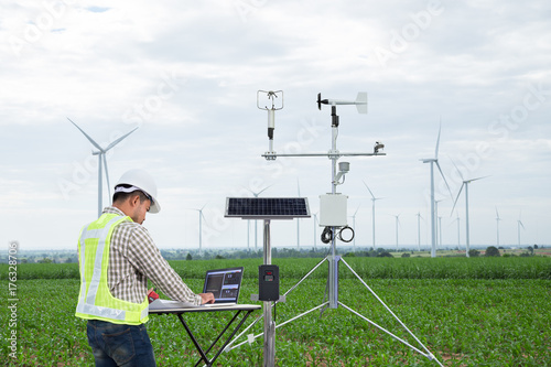 Obraz na plátně Engineer using computer collect data with meteorological instrument to measure t