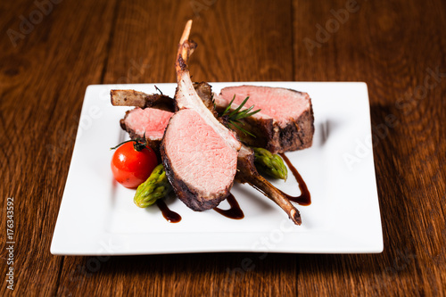 Obraz na płótnie Baked lamb loin, served with asparagus.