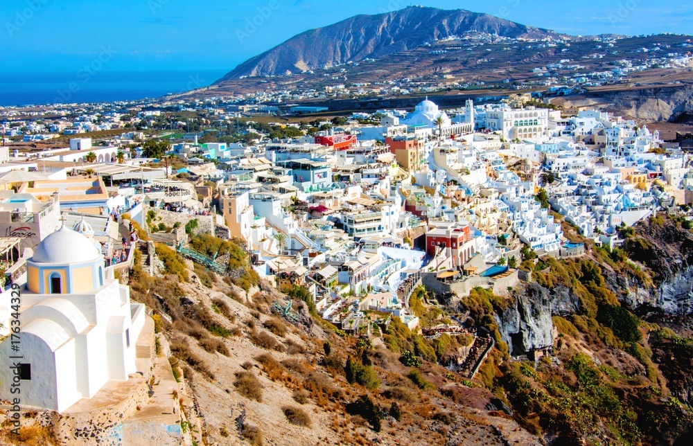 beautiful white houses in santorini