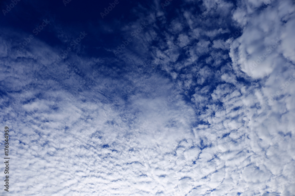 Obraz premium Clouds and blue sky background