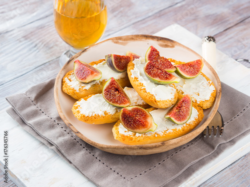 Crostini with cheese and figs. Light sweet and savory snack with wine