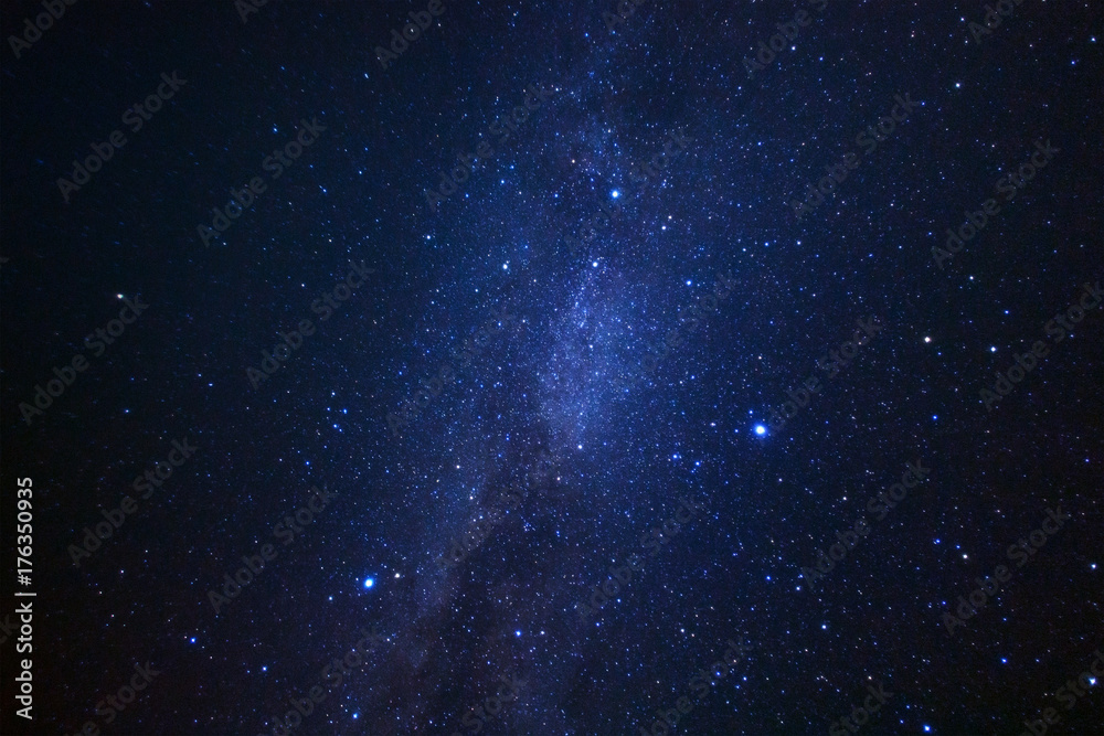 Naklejka premium Milky way galaxy with stars and space dust in the universe, Long exposure photograph, with grain.