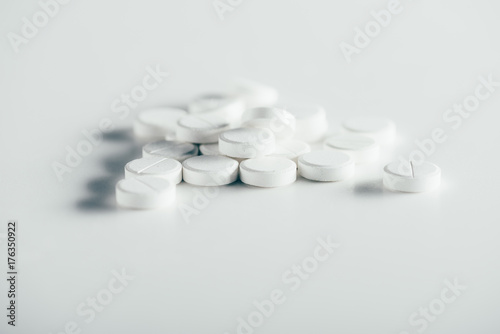 round white tablets