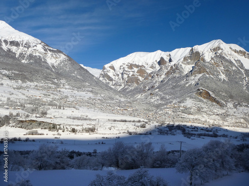 Paysages de neige dans les Alpes - Embrun © panosud360