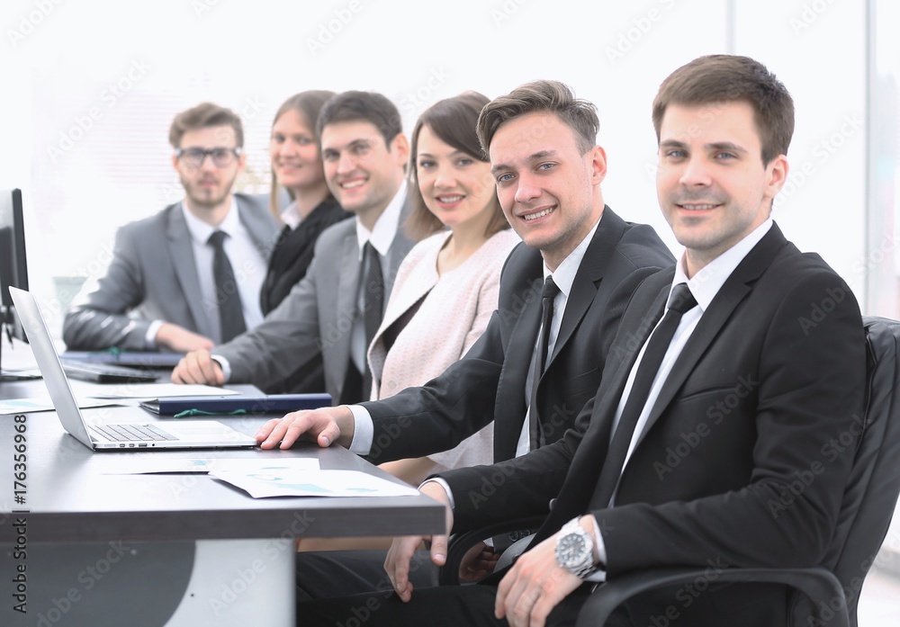 Fototapeta premium project Manager and professional business team sitting at Desk