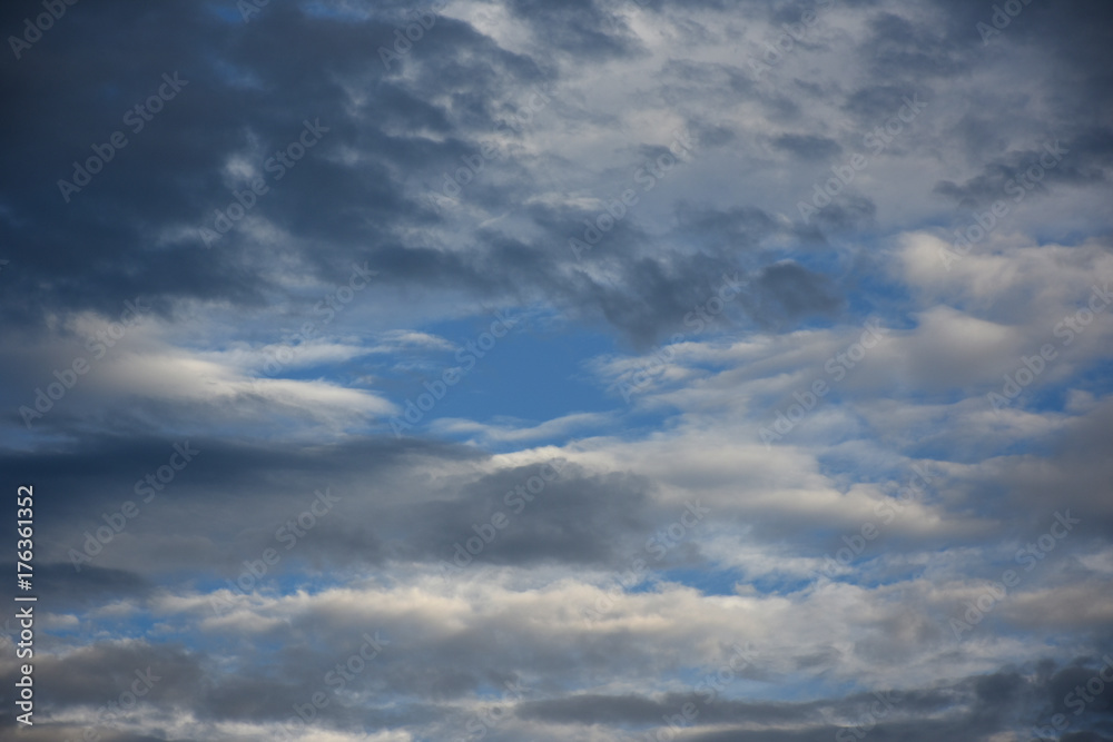 青空と雲（移ろいなどのイメージ）