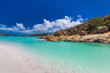 Crédence de cuisine  Rocks on Whitehaven Beach with white sand in the Whitsunday Islands, Queensland, Australia  © Martin Valigursky