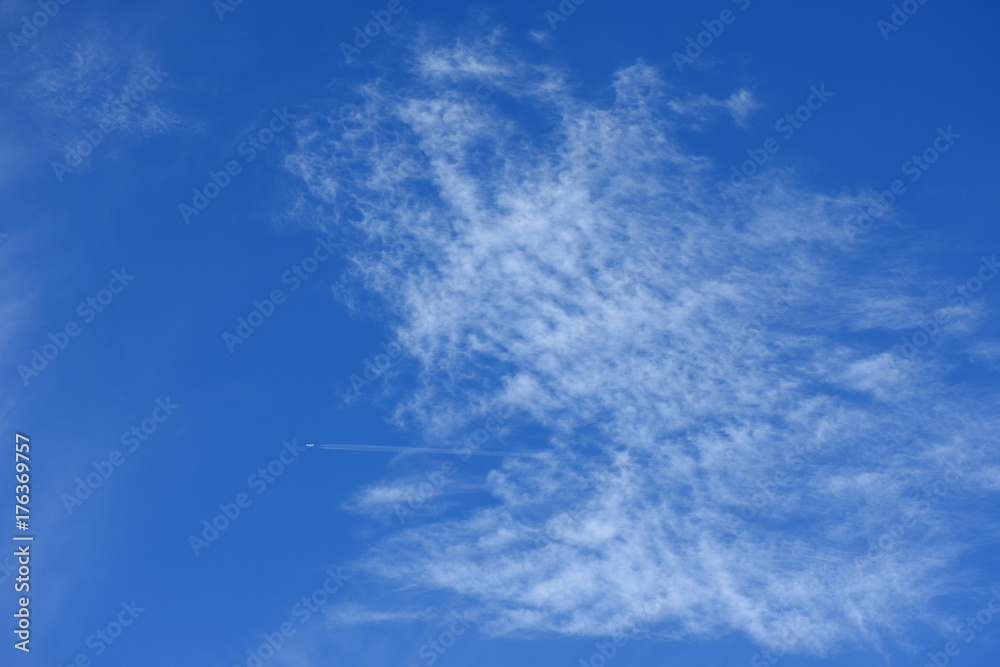 青空と飛行機雲「空想・雲のモンスター(消え始めるモンスターの口から飛び出す飛行機のイメージ)」飛び出す、危機一髪、脱出、成功、旅立ちなどのイメージ) 青空と飛行機雲「空想・雲のモンスター(消え始めるモンスターの口から飛び出す飛行機のイメージ)」飛び出す、危機一髪、脱出、成功、旅立ちなどのイメージ)