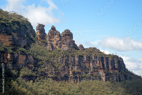 The famous Three Sisters rock formation in the Blue Mountains National Park close to Sydney, Australia.