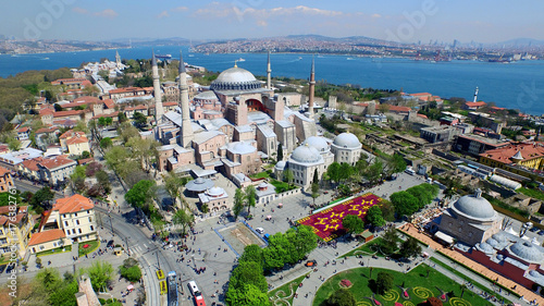 Fotografie Aerial view of the hagia sophia and istanbul