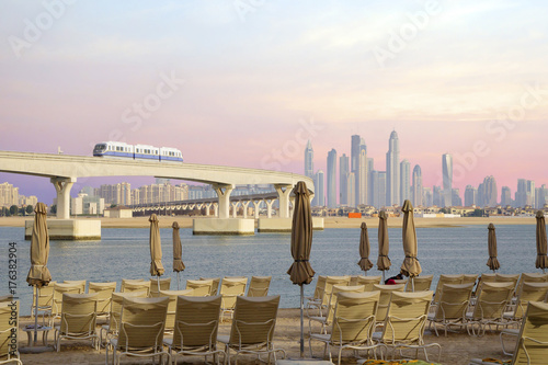 Дубай, Обьединённые Арабские эмираты, Вид на монорельс от отеля Атлантис в Дубае.