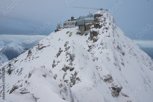 Bergstation Zugspitze am Gipfel im Winter vom Jubiläumsgrat