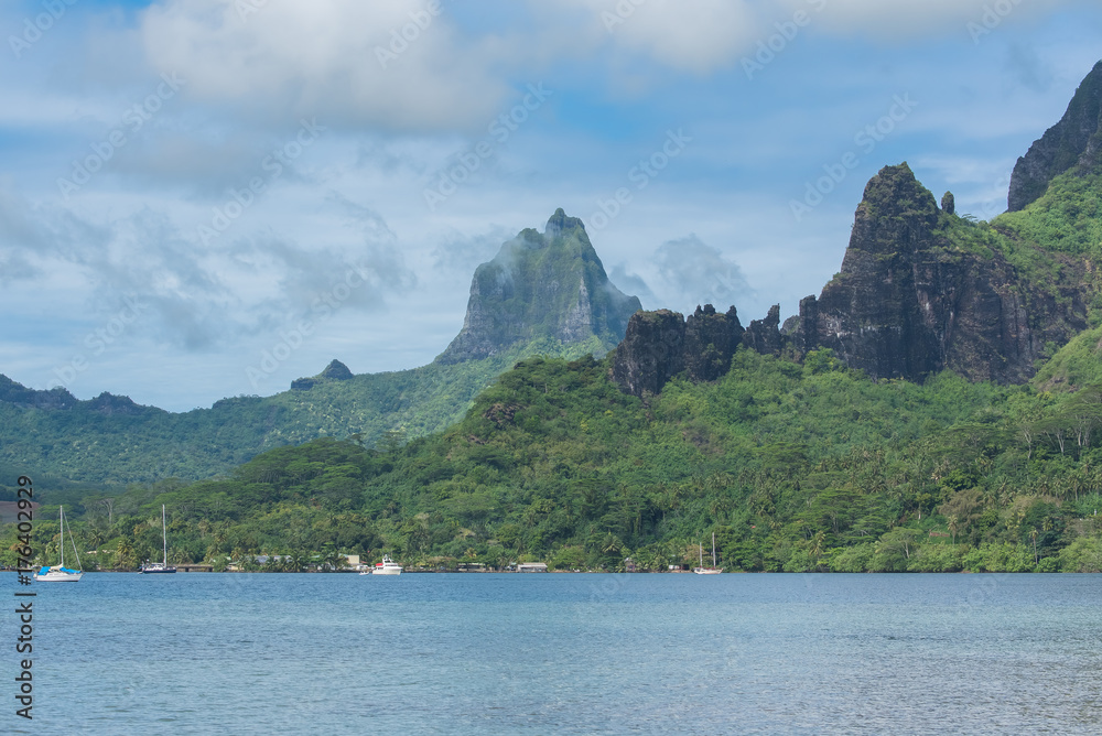     Moorea in Polynesia, beautiful panorama of the lagoon and the mountains 

