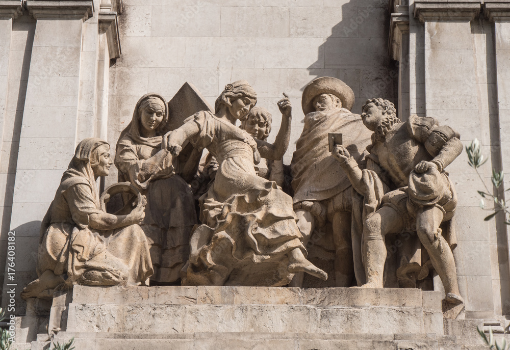 Zigeunermädchen am Cervantesdenkmal - Plaza de Espana