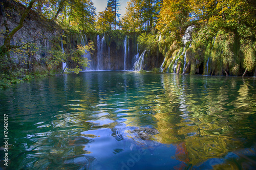 Fototapeta Naklejka Na Ścianę i Meble -  Autumn in Plitvice lakes national park in Croatia