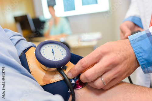 reading the blood pressure