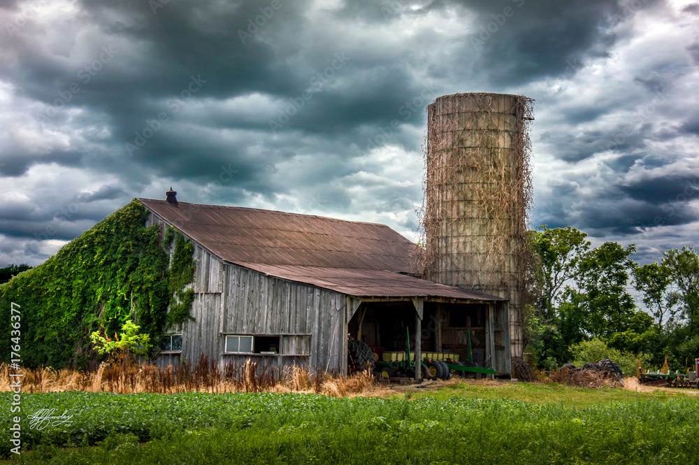 Obraz premium Old abandoned barn