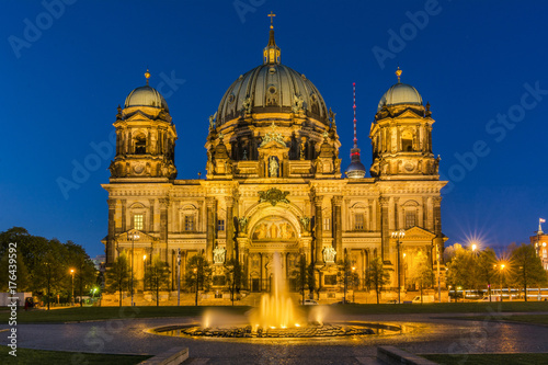 Berliner Dome, front view, night