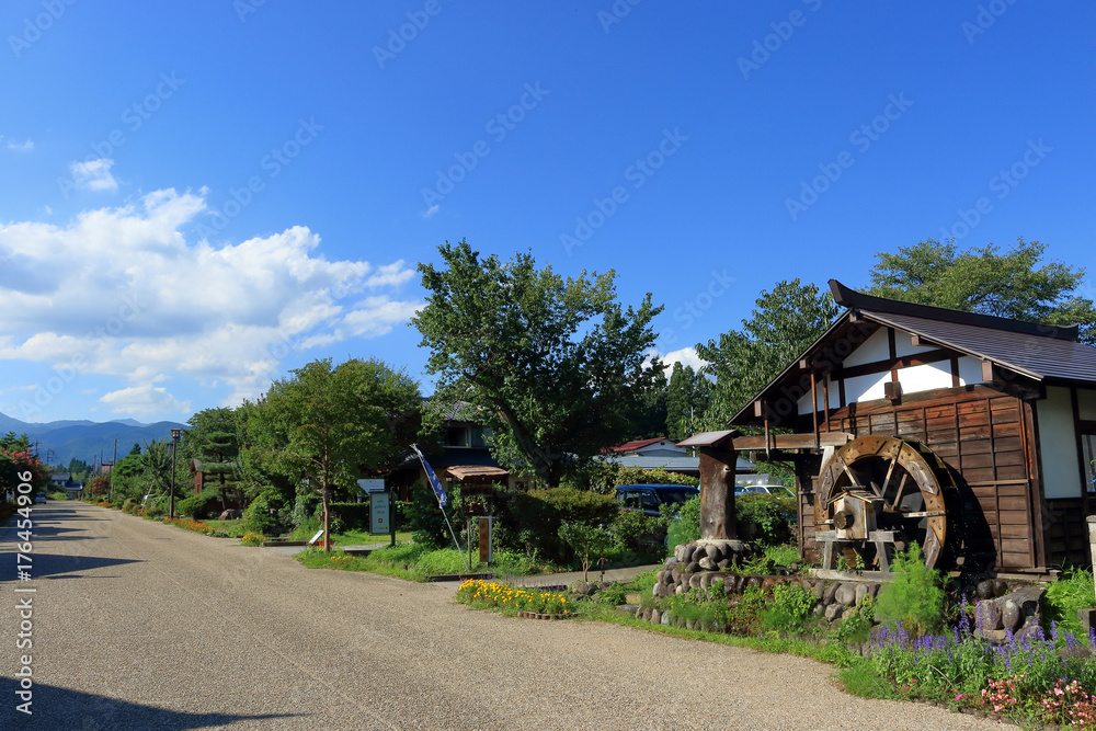 Naklejka premium 水車小屋