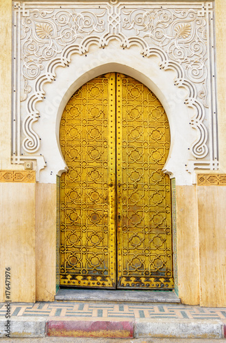 Fotografie Traditional entry door. Fes. Morocco
