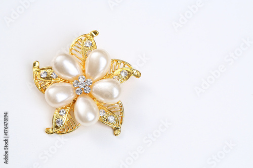 diamond and pearl on golden flower with brooch