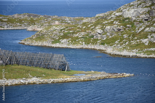 Norwegen, Norge, Nordkapp, Magerøya, Gjeasvær, Honningsvåg, Dorf, Insel, Hafen, Tundra, Straße, Gasse, Boot, Kai, Steg, Rorbu, Fischerdorf photo