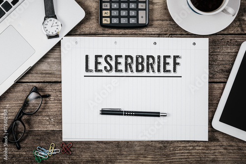 Obraz na płótnie Leserbrief, Text auf Block auf Schreibtisch am Arbeitsplatz w salonie