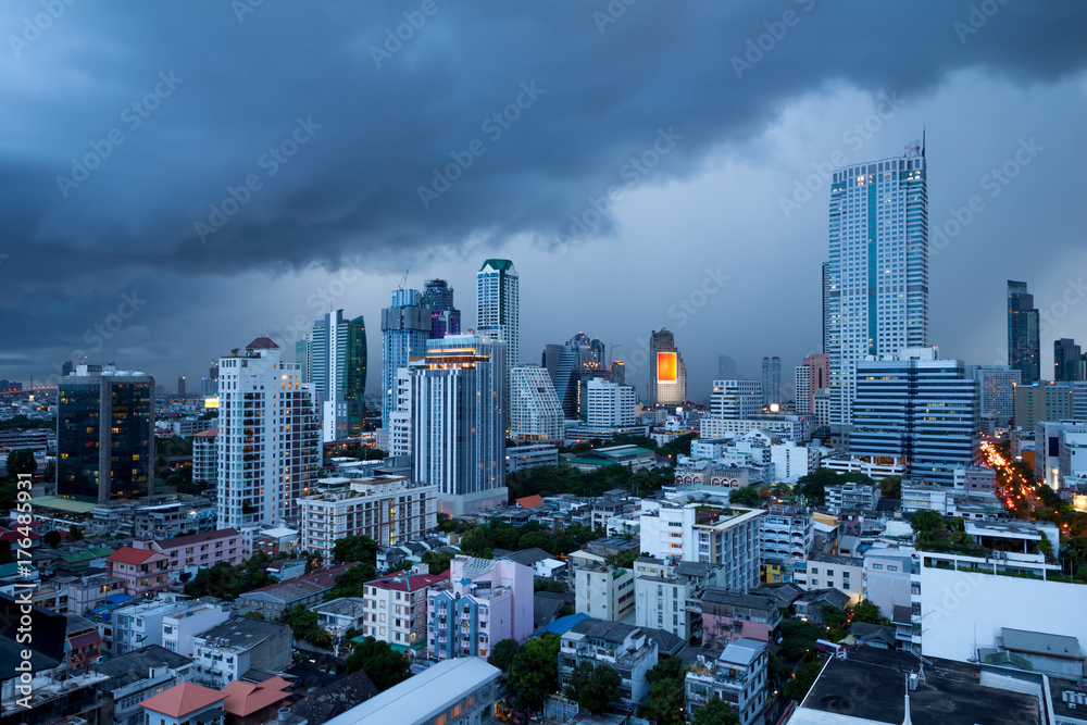Obraz premium Aerial view of Bangkok downtown under the storm and cloudy sky