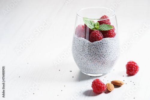 Фотография chia seed pudding almond milk