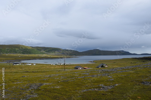 Norwegen, Norge, Nordkapp, Nordkap, Finnmark, Fjord, Prosangerfjord, Straße, Europastraße, E69, Tundra, Skuottanjargga, Kåfjorden, Kåfjord, Sandvik, Stranda photo