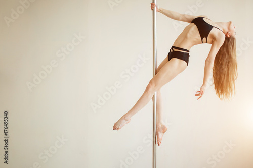 Tableau sur toile Young sexy poledance girl stretching in lingerie