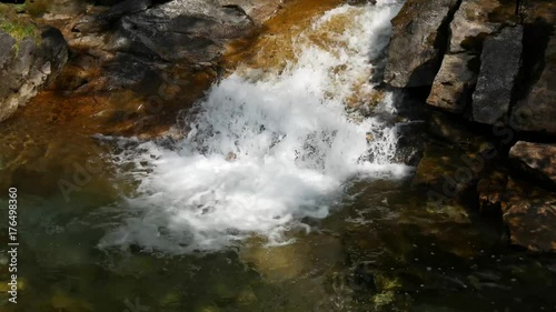 Torrente di montagna fiume Toce