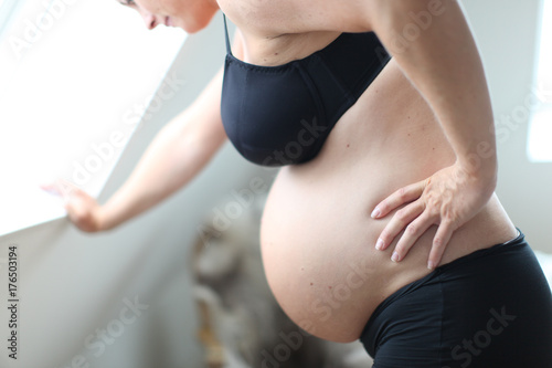 pregnant woman, in labor pain