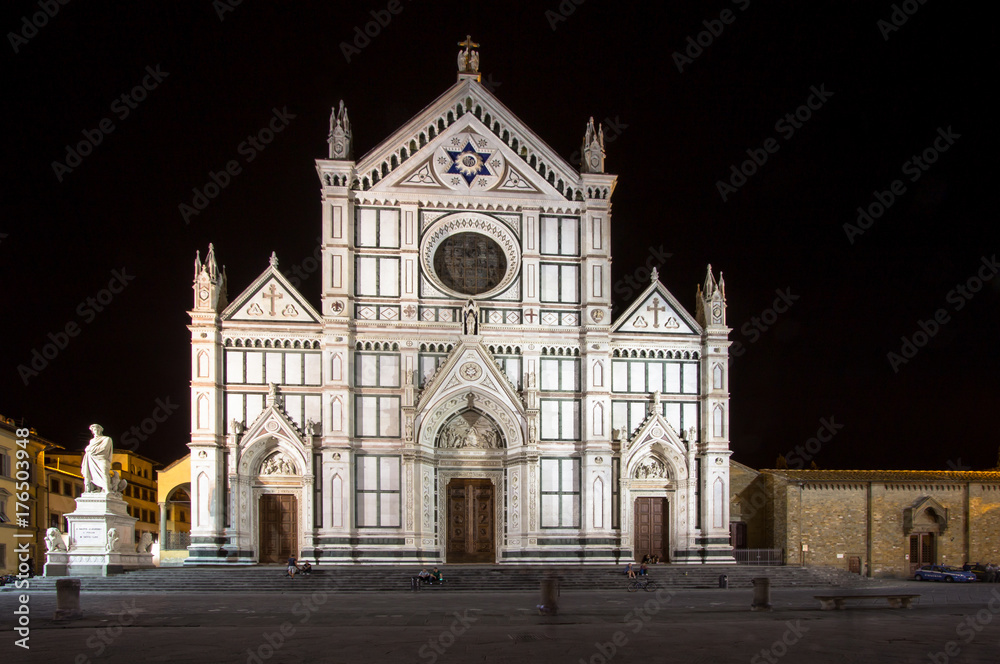 Fototapeta premium Basilica di Santa Croce at night, Florence, Italy