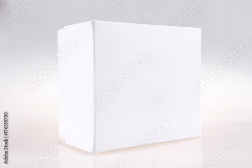 Blank box on white background © Fobosvobos