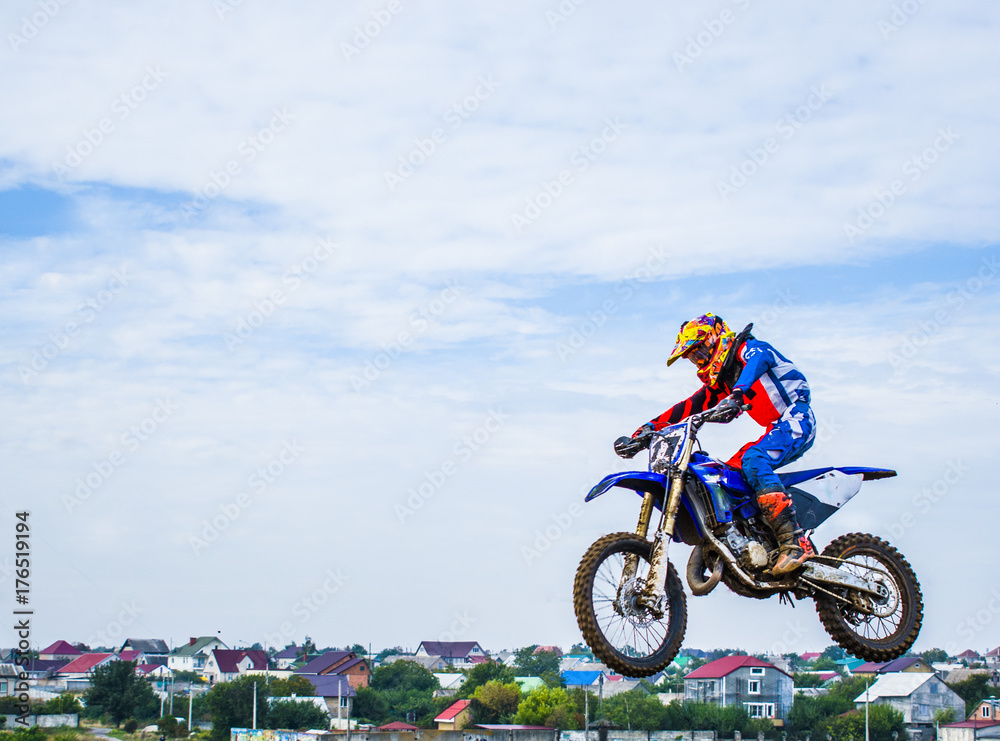 Extreme sport motocross. Competition in the city's mestnosti. Very high jump jumps Extreme sport motocross. Competition in the city's mestnosti. Very high jump jumps