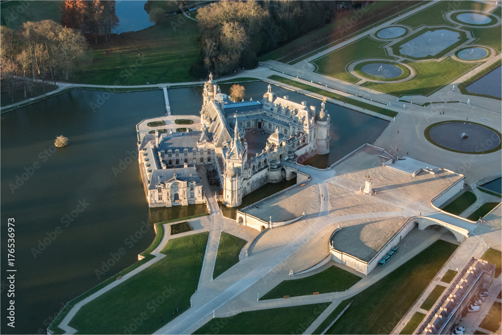 Vue aérienne du château de Chantilly dans l'Oise, demeure de Diane de Poitiers et Catherine de Médicis