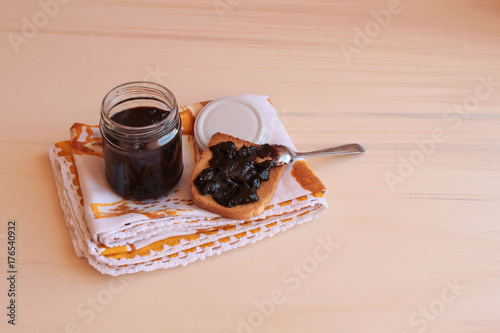 marmellata d'uva fatta in casa 