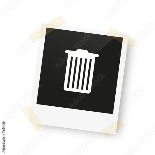 eingeklebtes Foto - Mülleimer