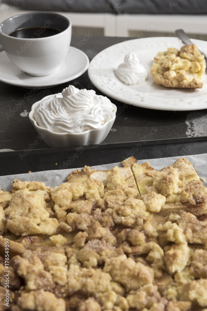 Streuselkuchen und Sahne Streuselkuchen und Sahne