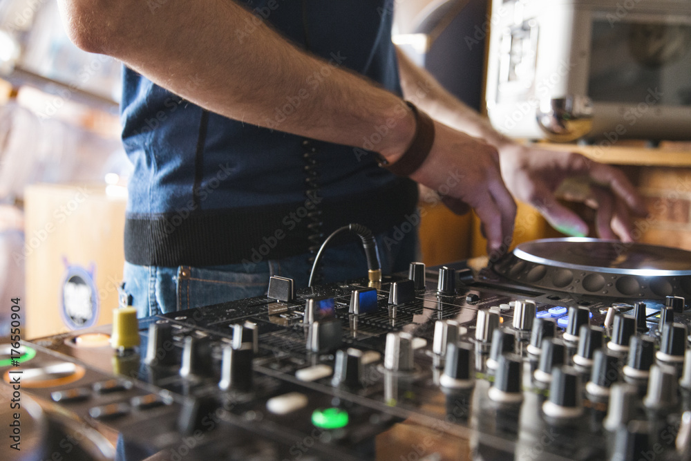 DJ plays at home DJ plays at home