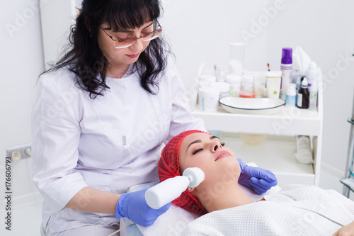 Hardware cosmetology. Cleaning the skin with a brush.