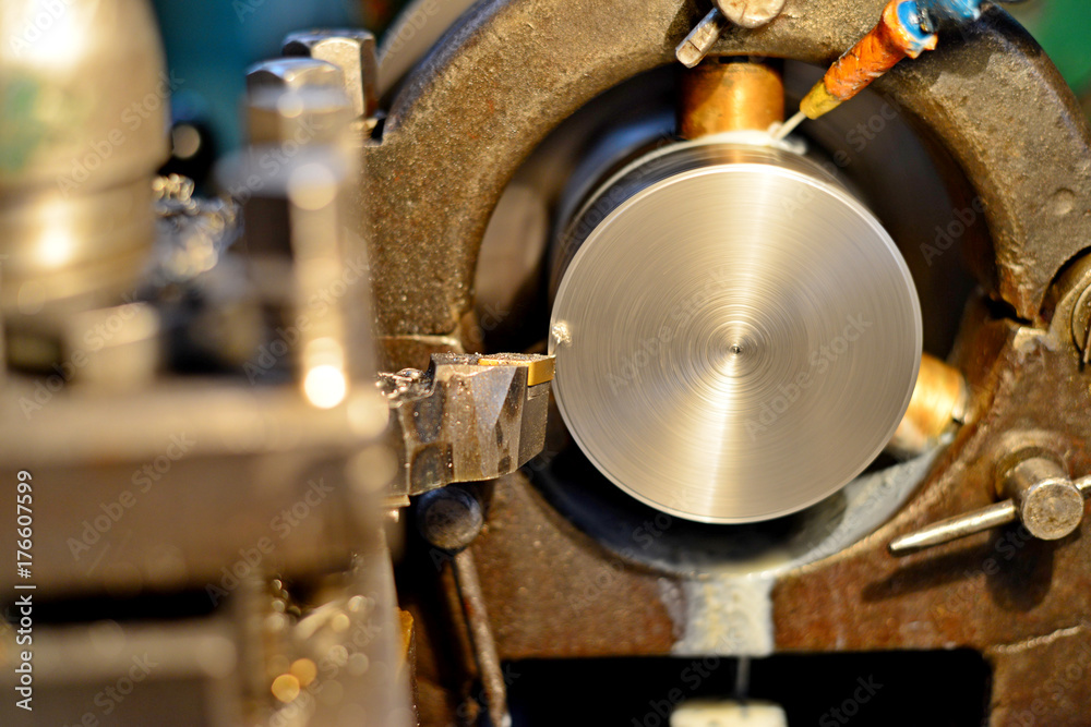 Obraz premium lathe and milling machine with water cooling