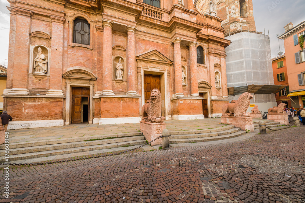 Fototapeta premium San Prospero church, Reggio Emilia