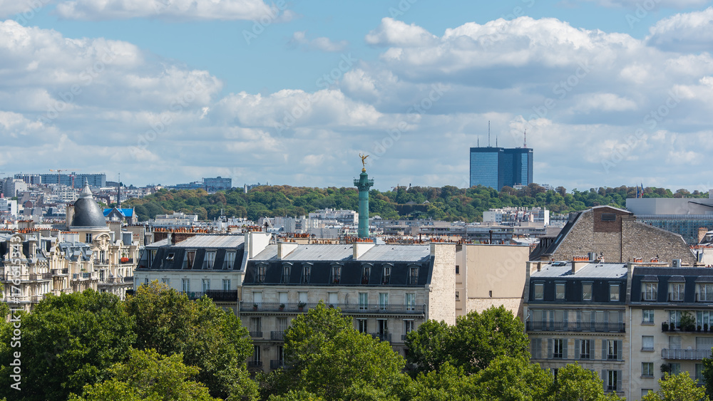      Paris, view of ile Saint-Louis, the Bastille statue and towers in background, modern and ancient buildings 
