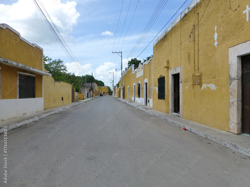 Yellow houses in Izamal, yucatan (Mexico)
