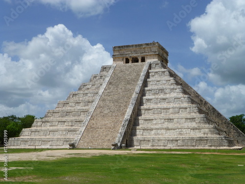 Chichen Itza, Pyramid of the Maya, Yucatan (Mexico) 2