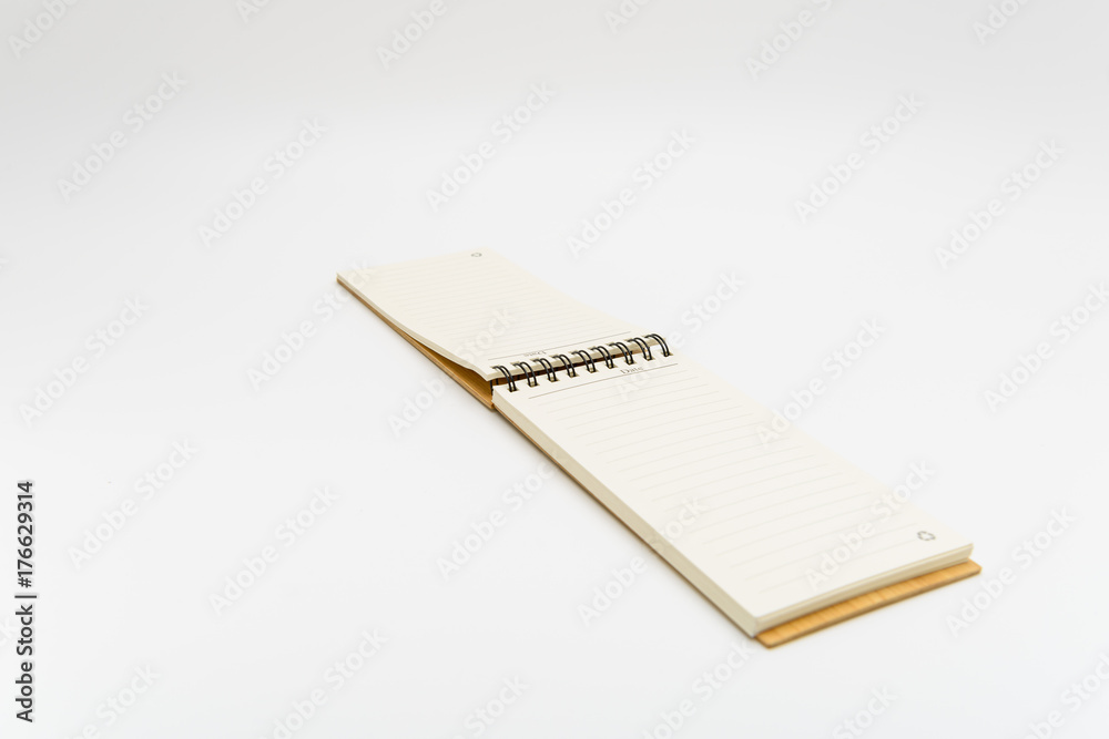 Naklejka premium An opened blank notebook isolated on white background.