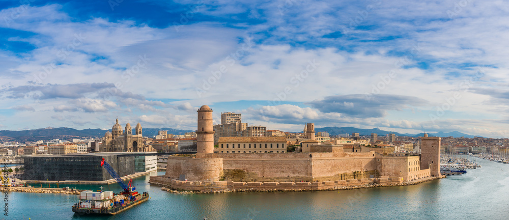 Fort Saint-Jean à Marseille depuis le Jardin du Pharo, Bouches-du-Rhône, Provence, France